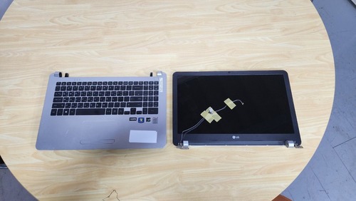 부품용 노트북 (메인보드 살아 있음) LG / 15N540 모델 판매 합니다.